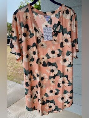 LuLaRoe Iris Top NWT